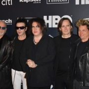 thecure-1553910212-640x432