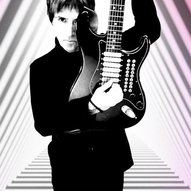 News – Johnny Marr – Hideaway Girl (Live)