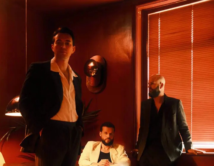 News – White Lies – Keep Up