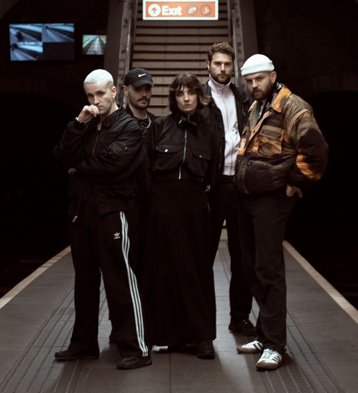 Post-punk shivers – VLURE – Between Dreams