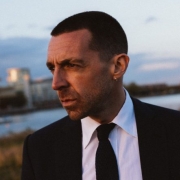 miles-kane-live-696x442