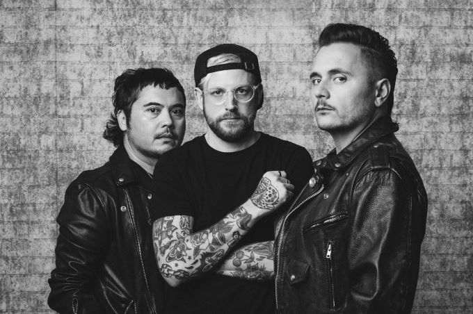 Post-punk shivers – Social Order – Grave