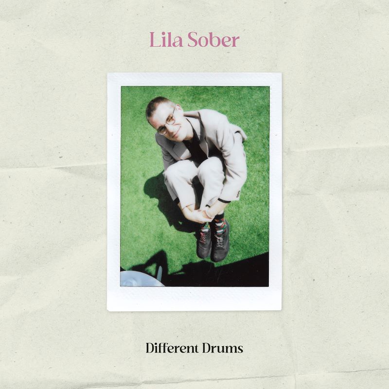 Froggies But Chic – Lila Sober – Different Drums
